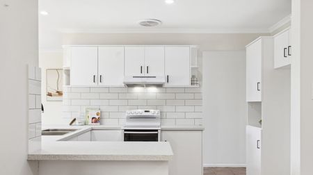 12 Moncur St, Woodcroft SA 5162 - House For Rent | Domain - Photo 4