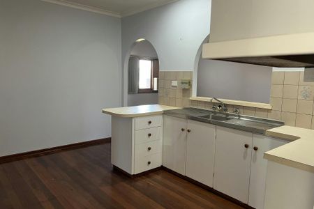 GORGEOUS HOME - Photo 4