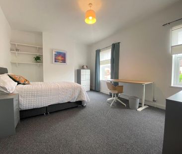 4 bedroom terraced house to rent - Photo 1