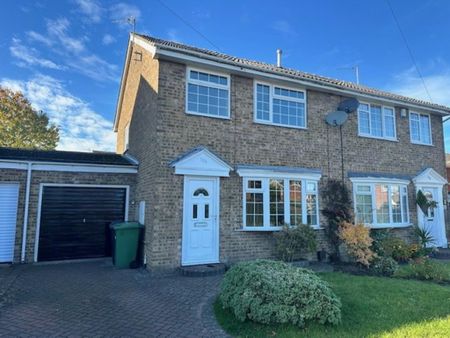 3 bedroom semi-detached house to rent - Photo 3