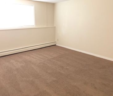 ONE BEDROOM APARTMENT IN DOWNTOWN RED DEER!! - Photo 5