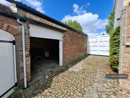 3 bedroom semi-detached house to rent - Photo 5