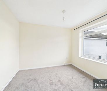 3 bedroom semi-detached house to rent - Photo 6