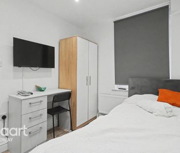 1 bedroom in a house share to rent - Photo 2