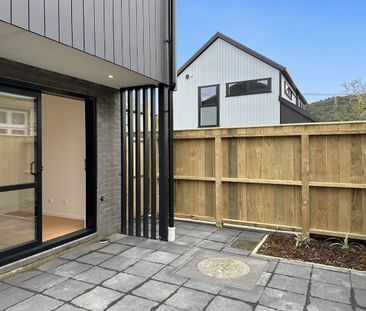 Location, style & comfort in Upper Hutt - Photo 6