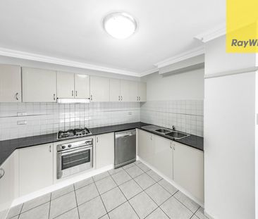 Beautifully Enhanced 2 Bedroom Apartment! - Photo 5