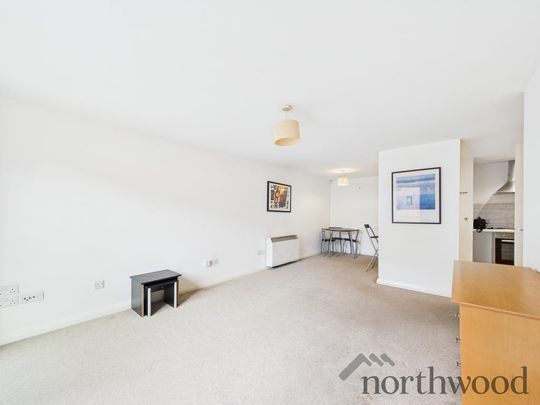 2 bedroom flat to rent - Photo 1