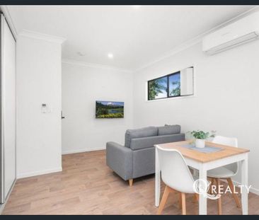 🏡New Modern, Fully Furnished One-Bedroom Apartment – Utilities Incl... - Photo 6