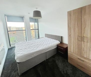 3 bedroom Flat To Let - Photo 3