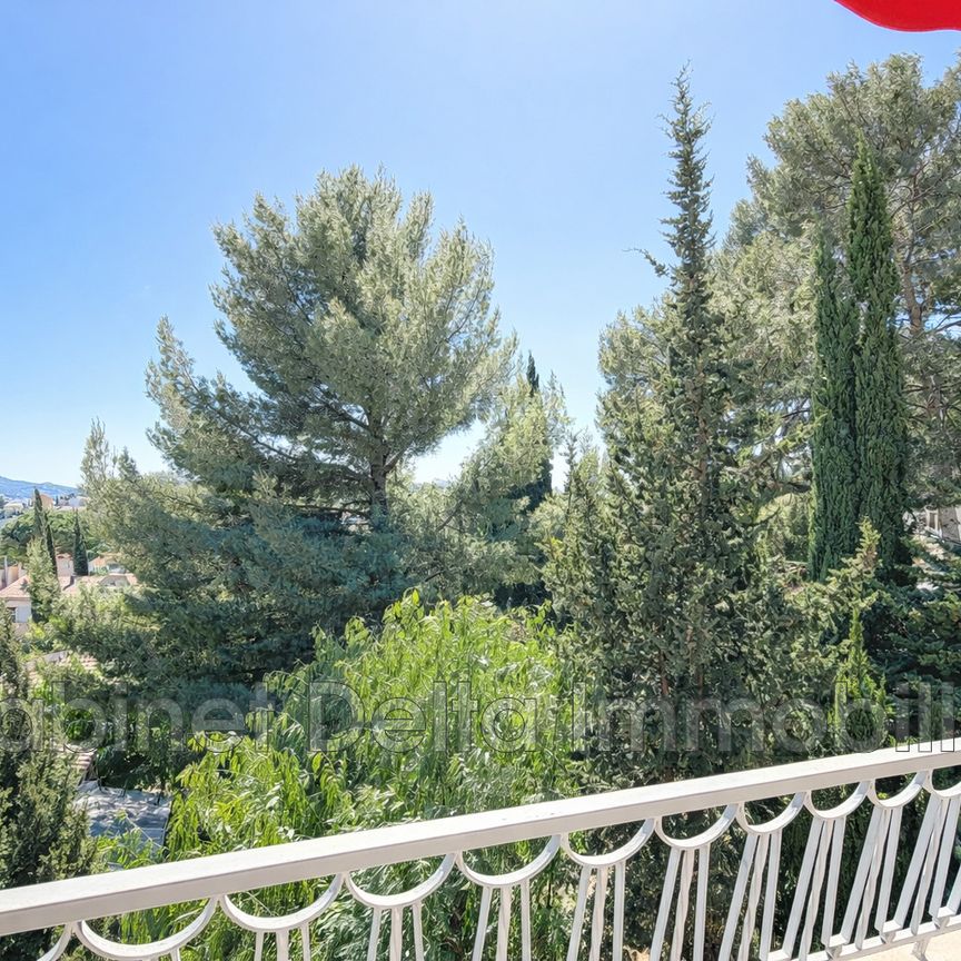 Location Appartement 3 pièces 89m² SANARY SUR MER 83110 - Photo 1
