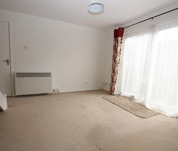 1 bedroom Semi-Detached House to let - Photo 2