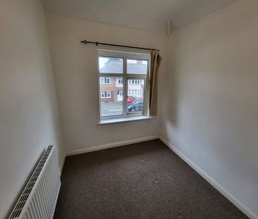 Large 3 Bed Property - Photo 6