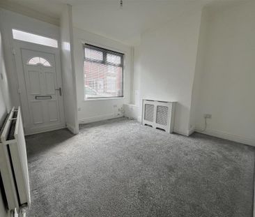 2 bedroom end of terrace house to rent - Photo 5