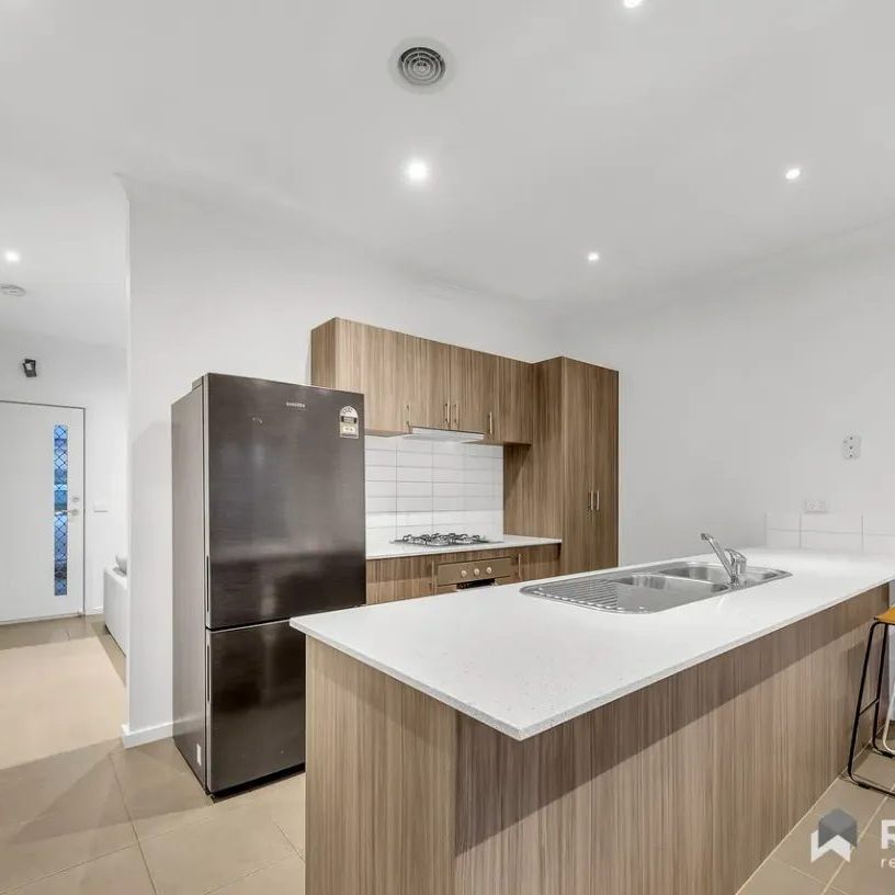 Fabulous 2Br Cosy Home in Point Cook! - Photo 1