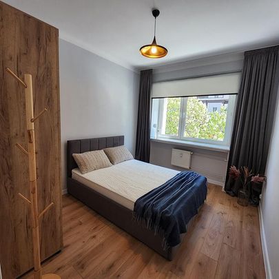 Nowo urządzone 2 pokoje z balkonem w centrum - Photo 1