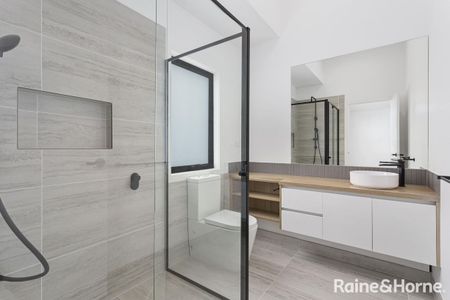 Sleek and Close to the Beach - Photo 2