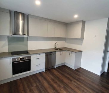 Modern, Sunny 2 Bedroom Standalone Home in Henderson - Photo 3