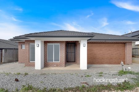 Beautiful family home in heart of Wallan - Photo 4