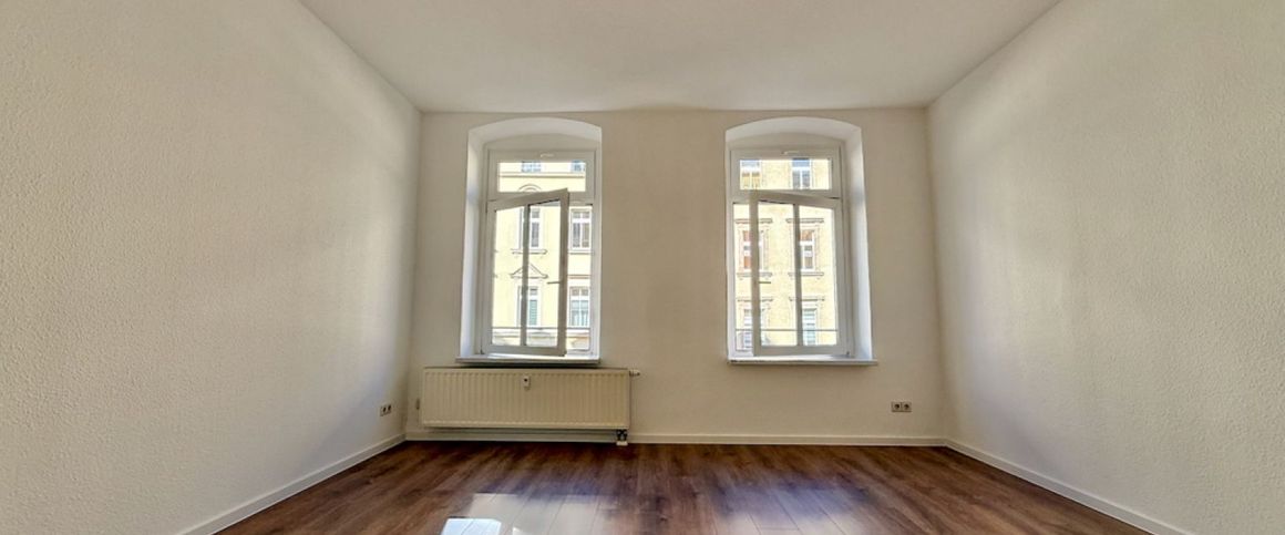 Chemnitz• Bernsdorf • 2 Zimmer • mit Balkon • Tageslichtbad • Stellplatz • schnell sein! - Photo 1