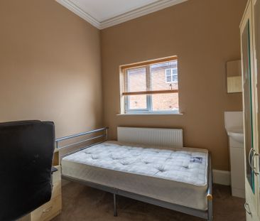 14 Bed Student Accommodation - Photo 2