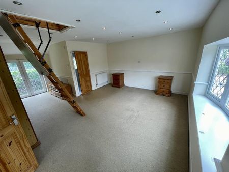 4 bedroom detached house to rent - Photo 3