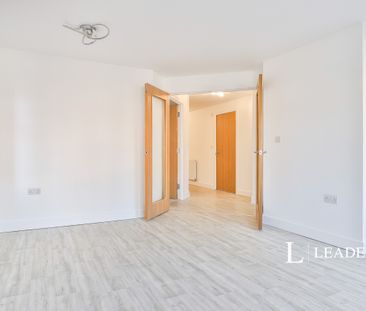 2 bedroom flat to rent Highcliffe - Photo 1