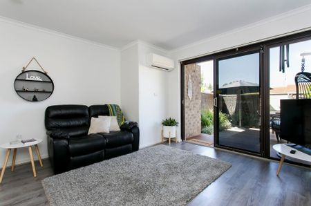 Updated 2 bedroom townhouse - Photo 3