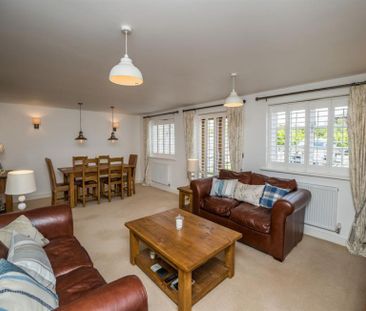 2 Bedroom End Terrace To Let - Photo 1