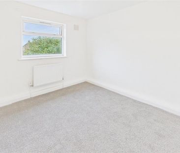 2 bedroom end of terrace house to rent - Photo 4