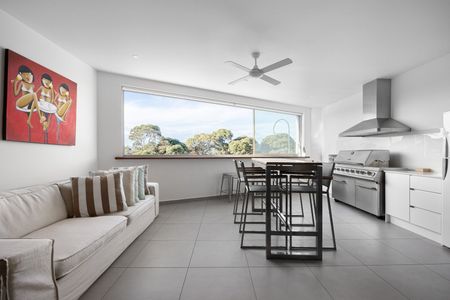 Luxurious Coastal Living in the Heart of Blairgowrie - Photo 3