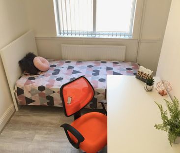 4 bedroom terraced house to rent - Photo 5