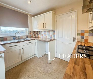 3 bedroom semi-detached to rent Ridgewell Close - Photo 4