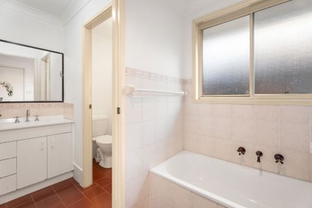 STREET FACING, FEELS LIKE A HOUSE! - Photo 3