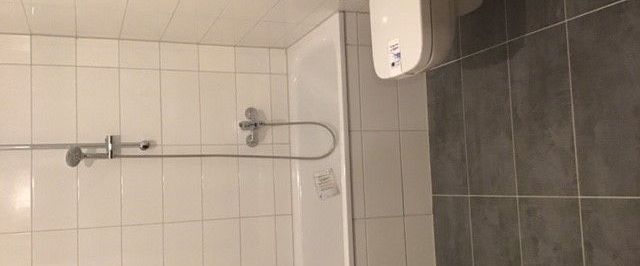 Ab sofort frei! Renovierte, ansprechende 2-Zimmer-Wohnung mit Sonnenbalkon - Photo 1