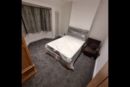 Room in a Shared House, Blacklands Road, SE6 - Photo 3