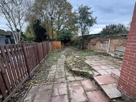 3 bedroom semi-detached house to rent - Photo 2