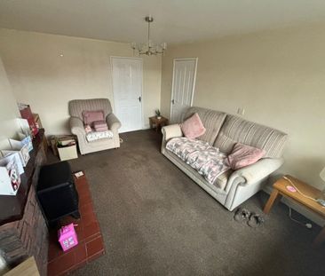2 bed Flat - To Let - Photo 1