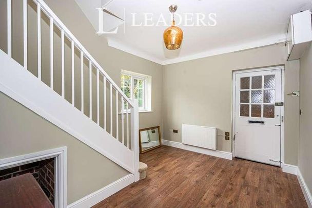 Tarbock Hall Cottage, L35 - Photo 1