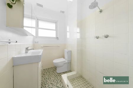 Modern One-Bedroom Apartment in Prime Lilyfield Location - Photo 5