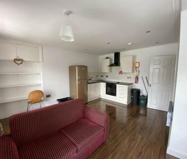 2 bedroom flat to rent - Photo 2