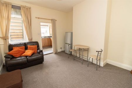 1 Bedroom Flat - Ground Floor - Photo 2