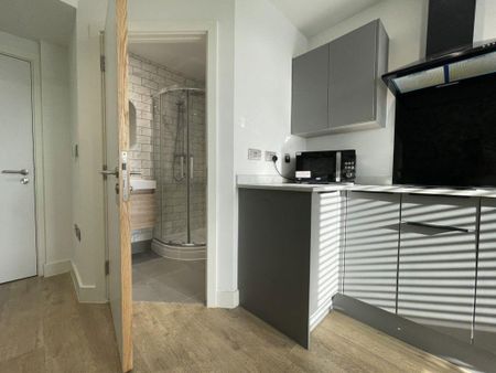 1 bedroom in a house share to rent - Photo 3