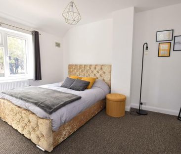 4 bedroom semi-detached house to rent - Photo 3