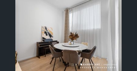 Luxury Family Living with Space, Style & Convenience - Photo 3