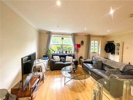 Victoria Mews, St. Judes Road, Englefield Green, Egham, TW20 0BF - Photo 2