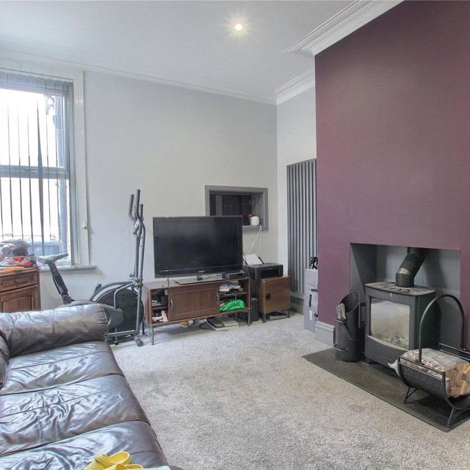 6 bedroom semi-detached house to rent - Photo 1