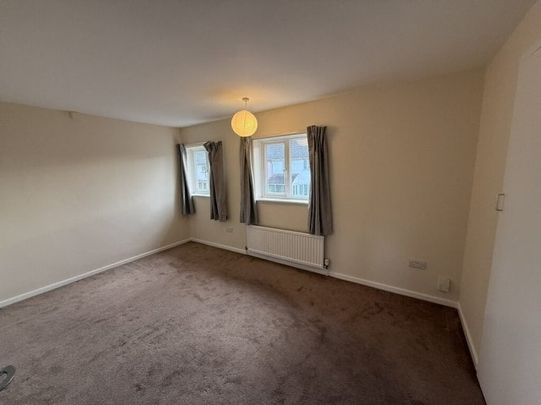 Jermyn Close, Cambridge £1,600 pcm ⓘ The monthly or weekly payment required by the landlord. Read our glossary page , 3 bedrooms, mid terrace house, to let * Tenant info - Photo 1