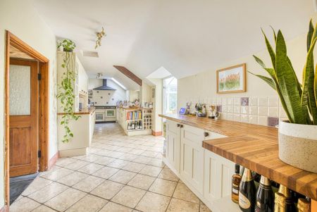 4 bedroom detached house to rent - Photo 4