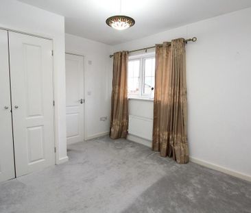 3 bedroom end of terrace house to rent - Photo 4