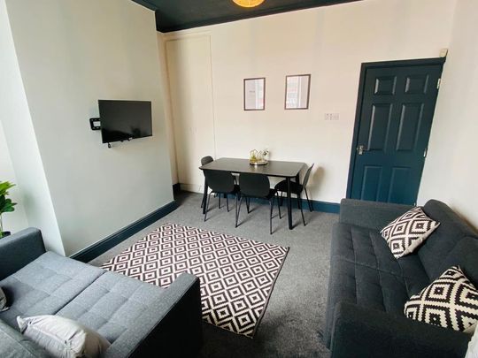 3 bedroom terraced house to rent - Photo 1